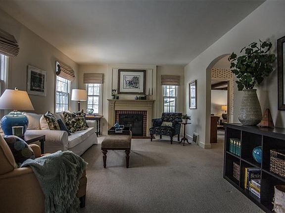 4th image of 1402 Iroquois Pl