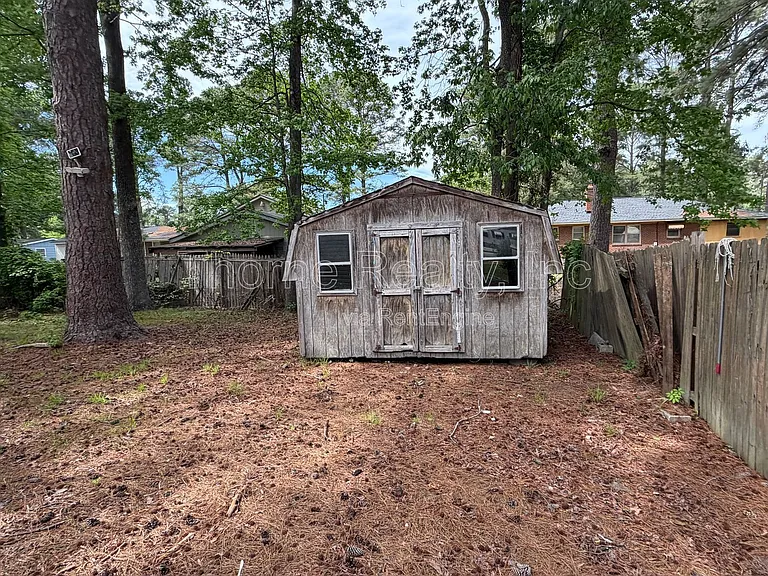 1416 Rosewood Ave — Photo 13