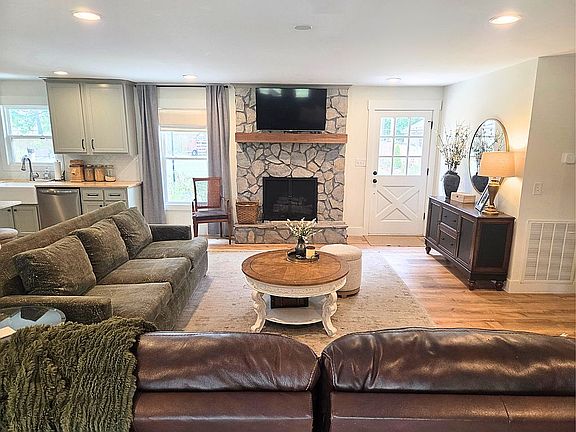 5th image of 125 Stacey Ln