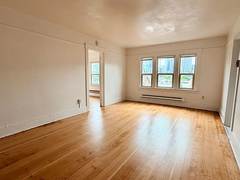 561 Aloha St — Photo 2