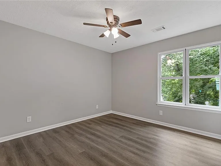 1111 Pin Oak Dr — Photo 17