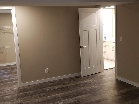 3rd image of 5419 32nd Ave SW #B