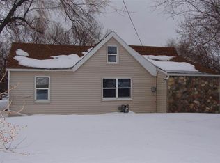 111 7th St NW, Minot, ND 58703