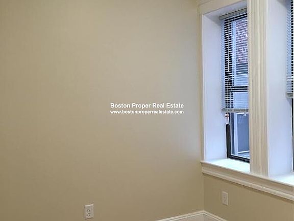 5th image of 891 Huntington Ave APT 4