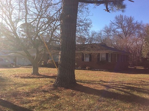 2nd image of 27 Sussex Dr