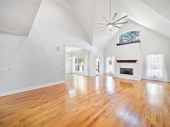 5th image of 2084 Brenton Ln