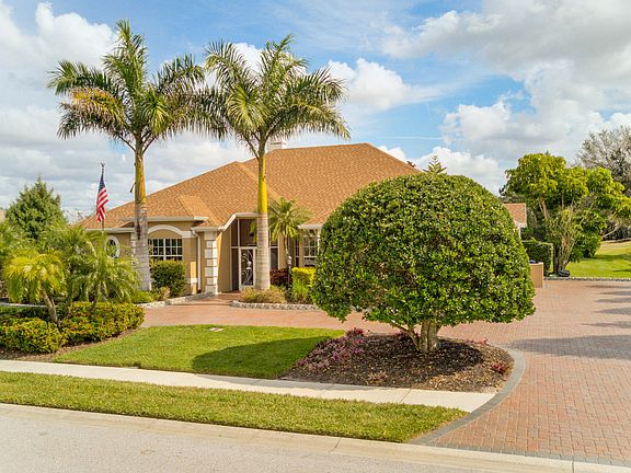 Pretty Circular Brick Drive