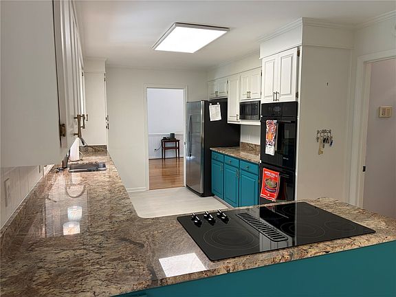 5th image of 213 Pine Haven Ct