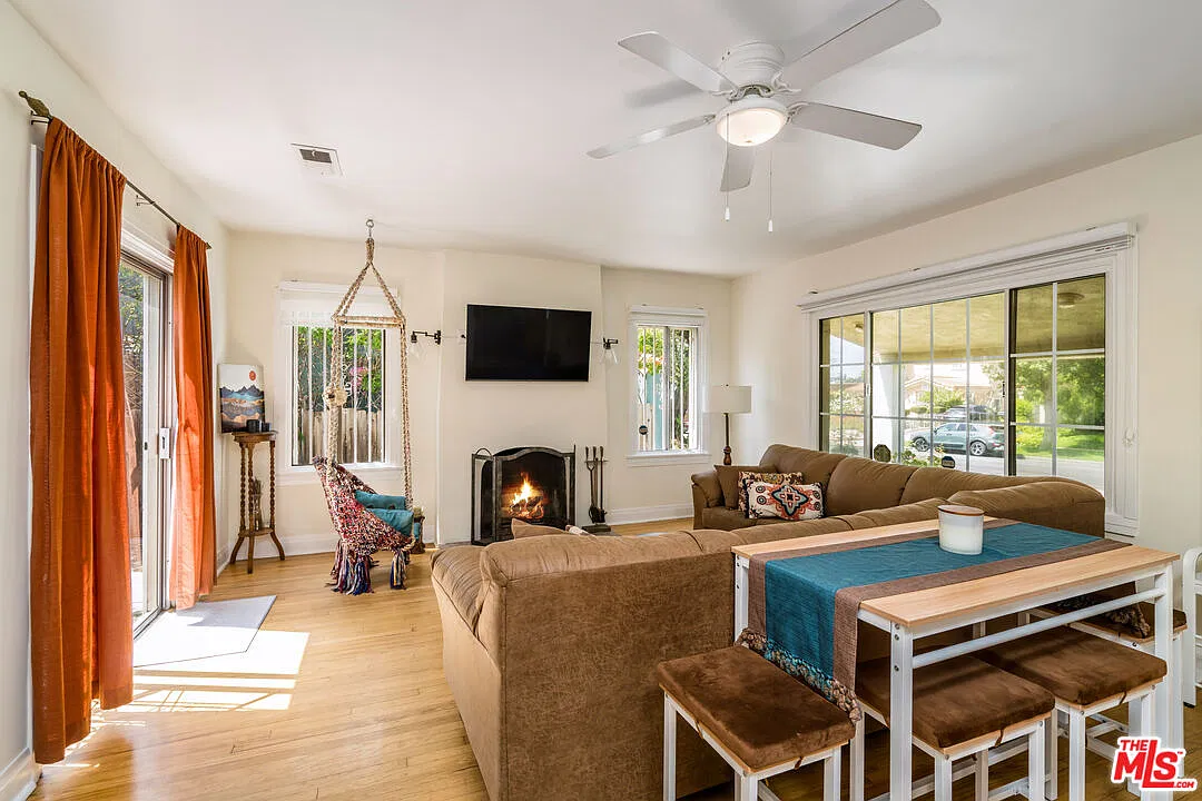 3 bed, 2.0 bath, 1894 sqft, $5,800 — Photo 3