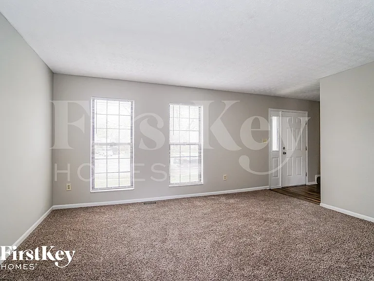 2824 Harnet Ct — Photo 2