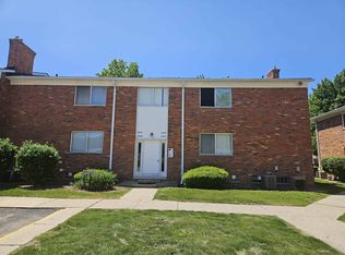 29472 Hoover Rd, Warren, MI 48093