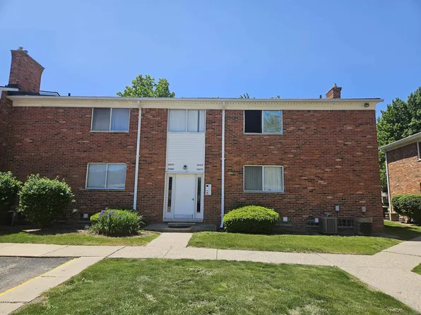 29472 Hoover Rd, Warren, MI 48093