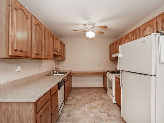 4th image of 209 E Ogden Ave