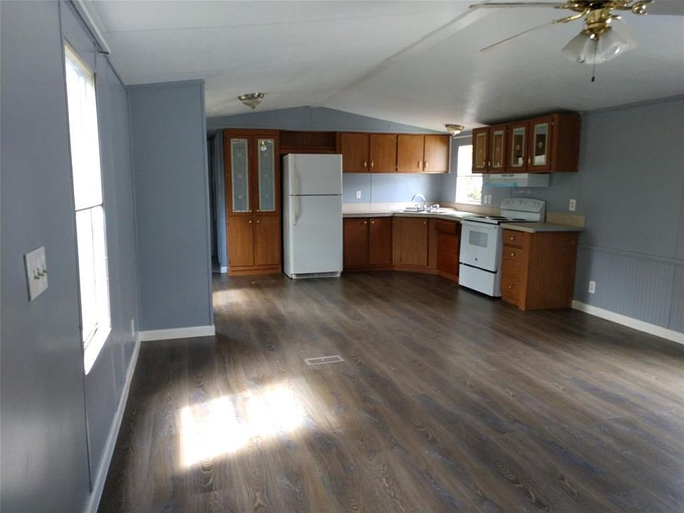 1st image of 102 1/2 N 6th St