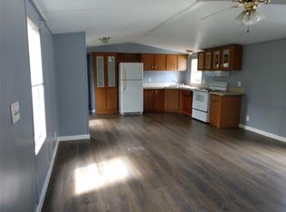 102 1/2 N 6th St, Highlands, TX 77562