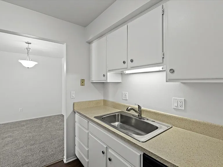 Willow Tree Apartments — Photo 64