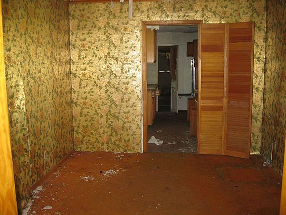 4th image of 3807 Castle Hills Dr