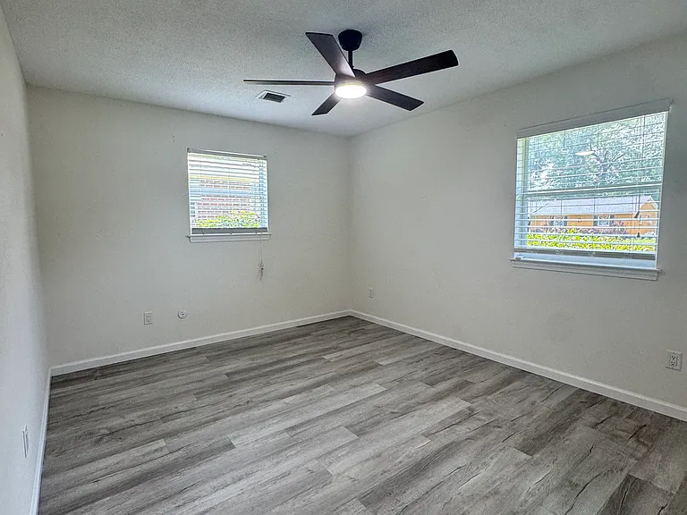 8108 Ridgefield Rd — Photo 7