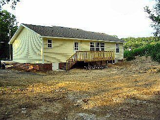 No neighbors on either side