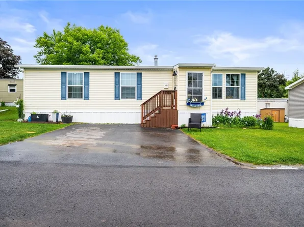 2 Beatrice Dr, Rochester, NY 14625