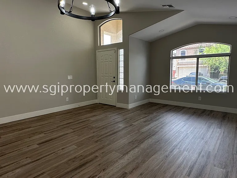 2523 W White Feather Ln — Photo 3