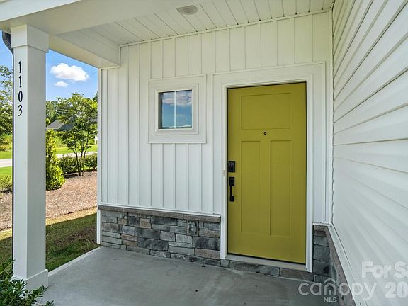 3rd image of 1103 Overland Dr