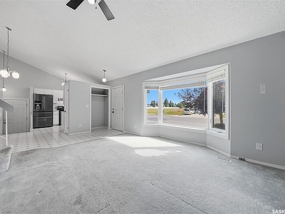 3rd image of 515 Kerr ROAD