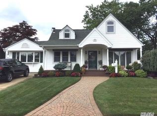 332 Ocean Ave, Massapequa Park, NY 11762