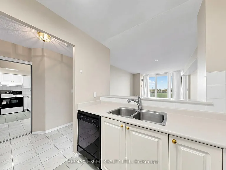 28 Pemberton Ave #706 — Photo 10