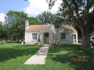 713 S Pecan Ave, Luling, TX 78648