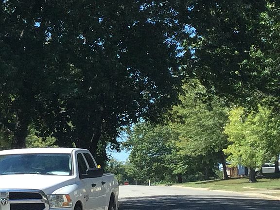 5th image of 614 W Sunrise Dr