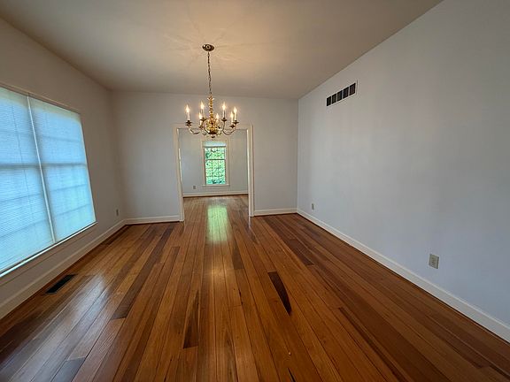 5th image of 1112 Pepperhill Cir