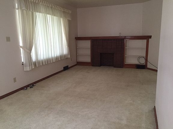 1st floor living room