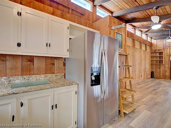 4th image of 3819 Oakview Dr