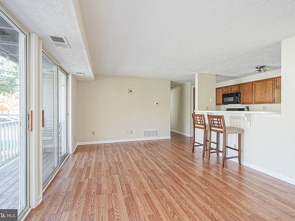 4th image of 65 Kenwood Dr
