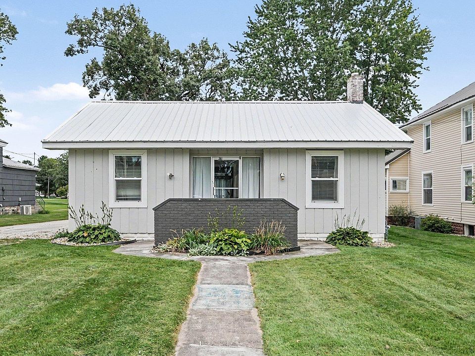 1st image of 207 W Vistula St