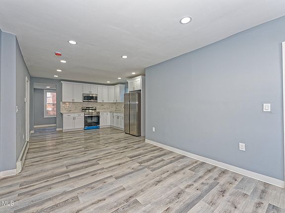 3rd image of 74 Lancaster Street