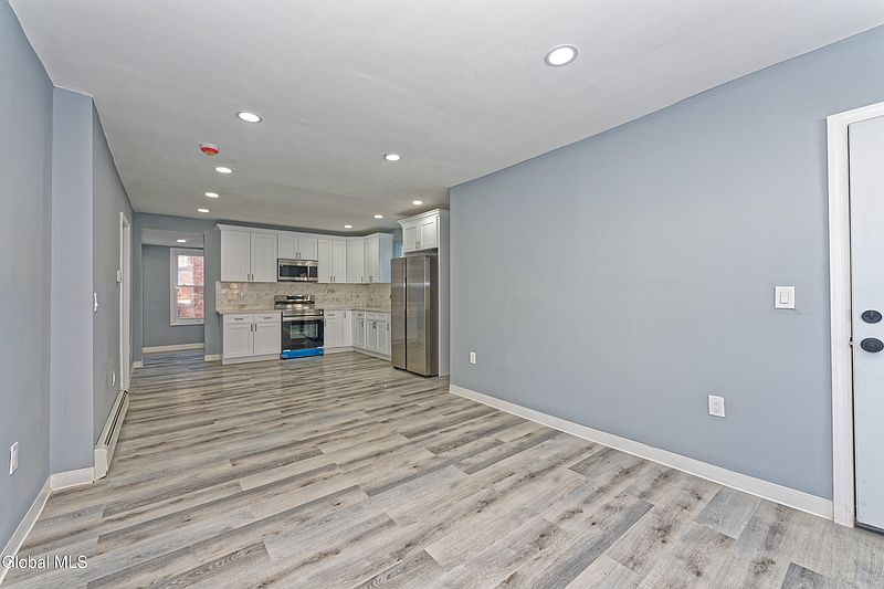 3rd image of 74 Lancaster Street