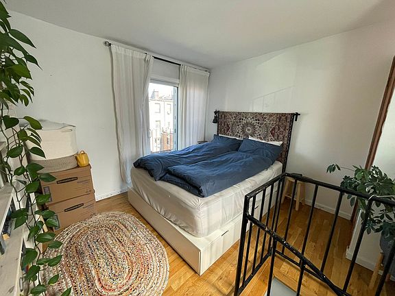 5th image of 143 W 80th St #4R