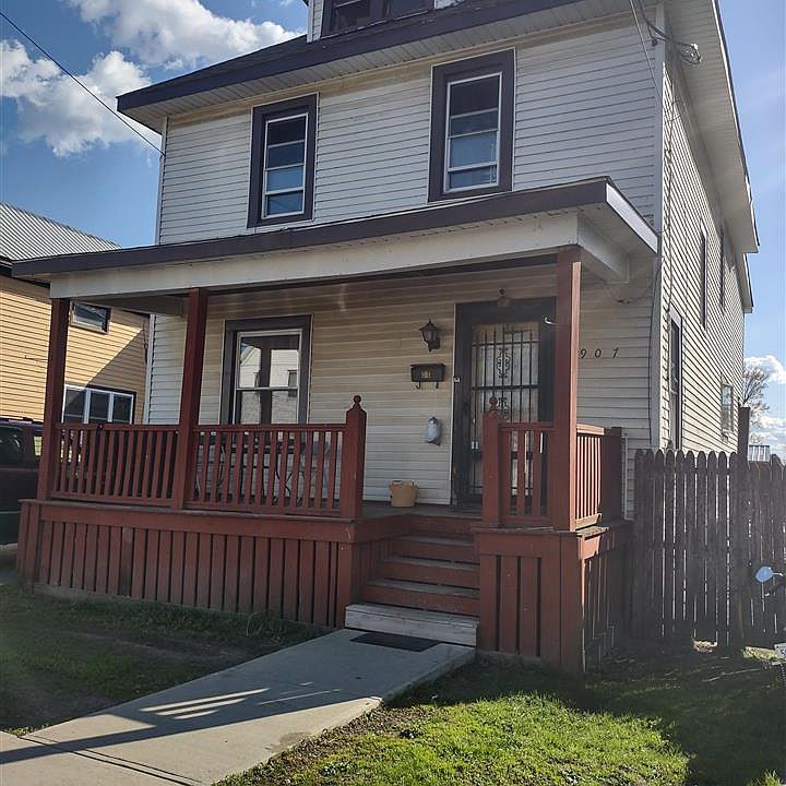 1st image of 907 Paterson St