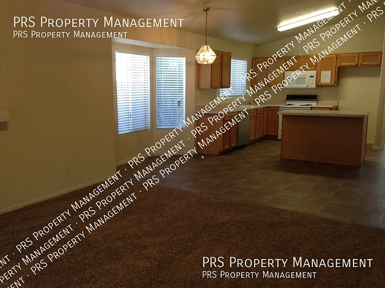 818 W Silver Creek Rd — Photo 32