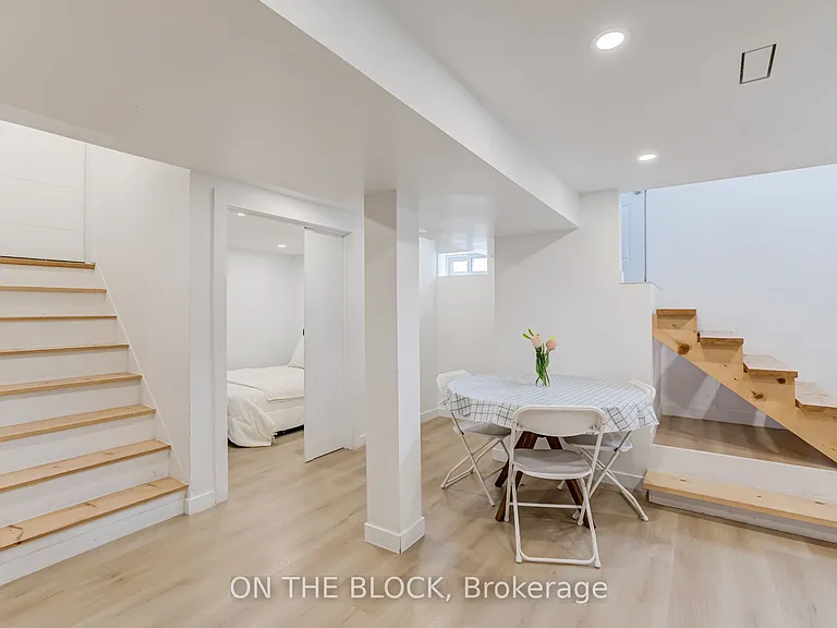 34 Henley Cres #LOWER — Photo 8
