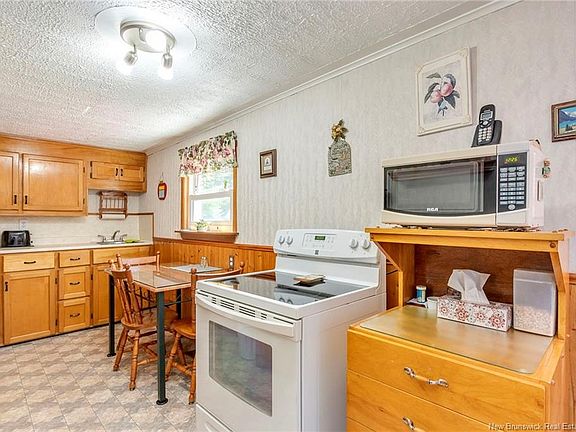 3rd image of 3066 Loch Lomond Rd