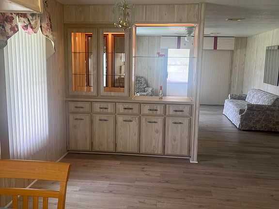 5th image of 1491 Barberry St