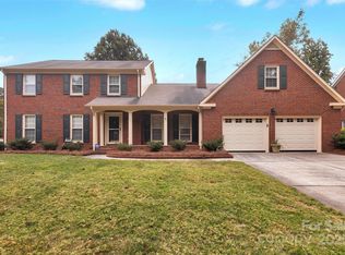 1401 Matthews Plantation Dr, Matthews, NC 28105