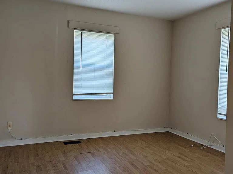 1110 McCall Ln SE — Photo 8