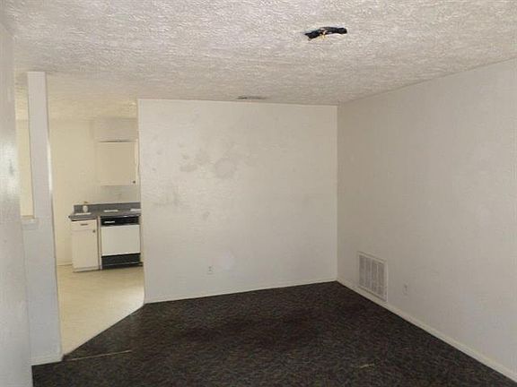 2nd image of 526 E Fairmeadows Dr