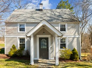 25 Sleepy Hollow Ln, Stamford, CT 06907