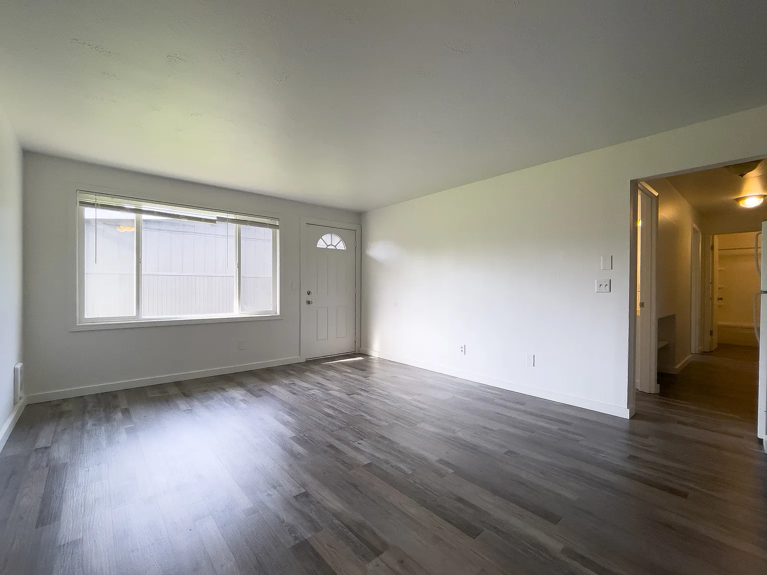 2 bed, 850 sqft, $1,695 — Photo 2