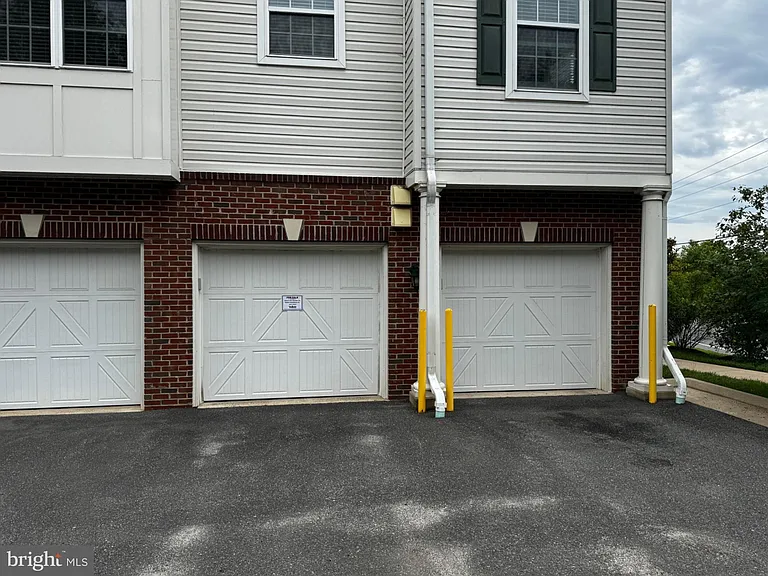 9204 Charleston Dr #303 — Photo 37
